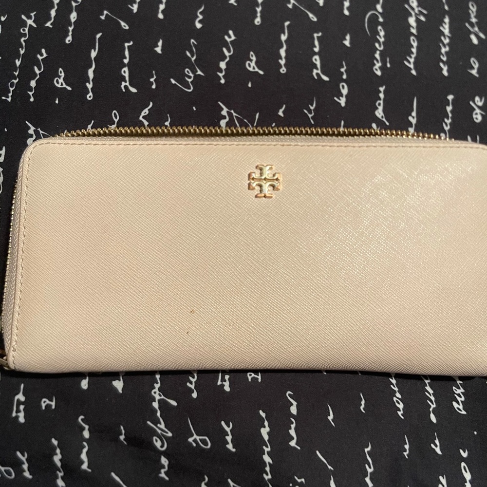 Tory Burch Zip around wallet